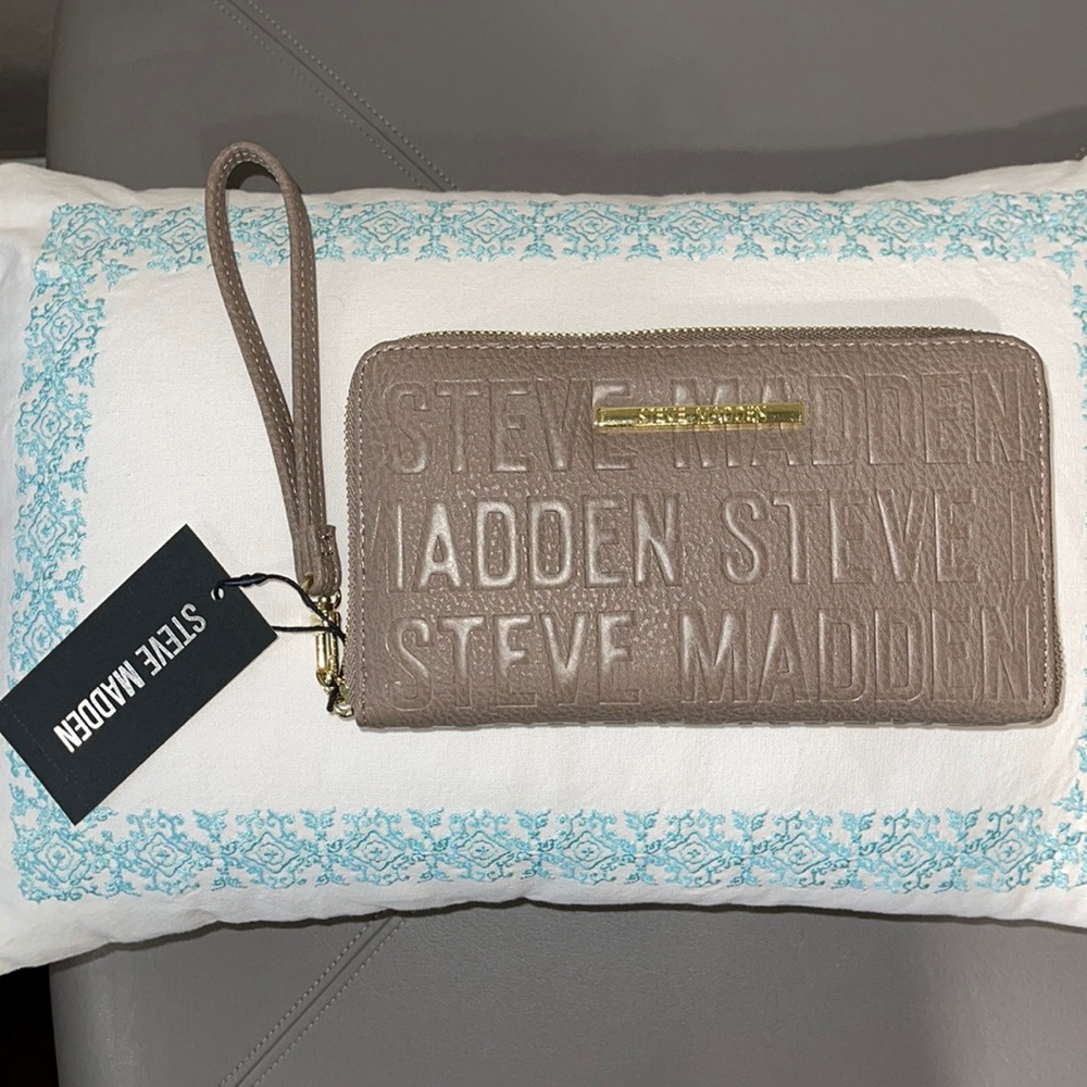 Steve Madden Wristlet Grey